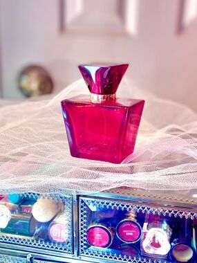 EMPTY BOTTLE GUESS Red Hexagon Shape Perfume Bottle Vintage Vanity Stylish Decor